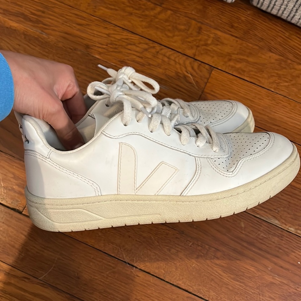 Veja V-10 Sneaker